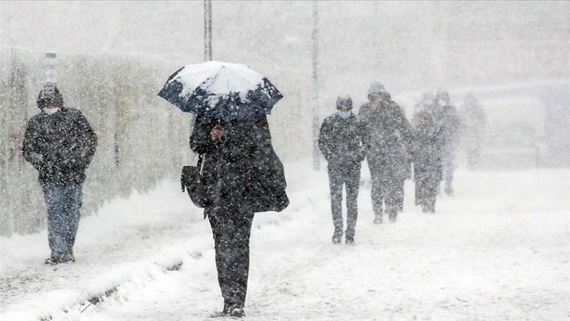 İstanbul'da kar nedeniyle bugün kamu kurum ve kuruluşlarında mesai 15.30'da bitecek