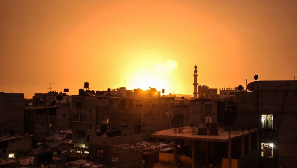 İsrail Gazze'ye hava saldırılarını sürdürüyor