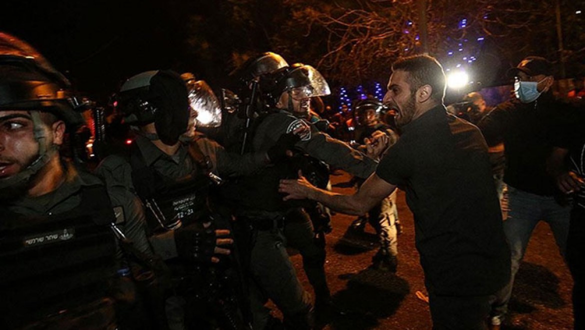 İsrail polisi, Kadir Gecesi öncesi yüzlerce Filistinlinin Kudüs'e ulaşmasını engelledi