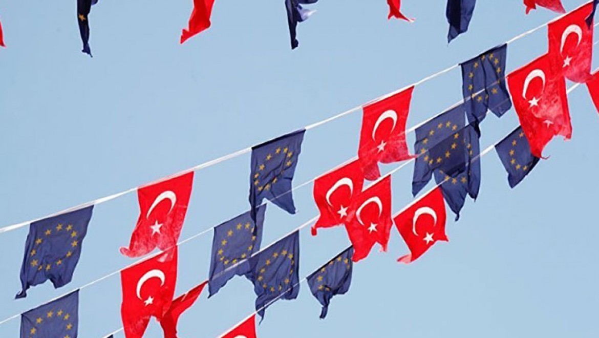 AB Türkiye'ye Vize Serbestisi İçin Göz Kırptı