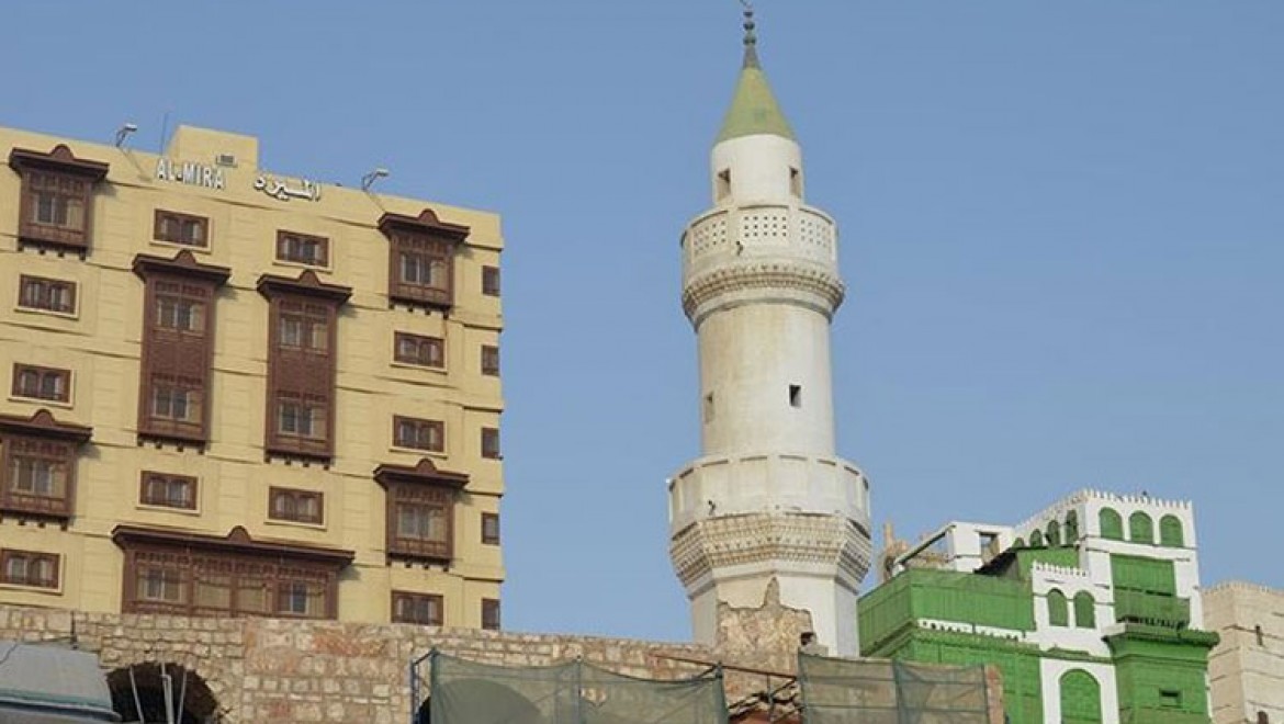 Suudi Arabistan'da geçen ay alınan cami hoparlörlerine yönelik kısıtlama kararına tepkiler sürüyor