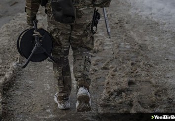 Ukrayna ordusu Ruslardan alınan bölgelerde mühimmat temizliyor