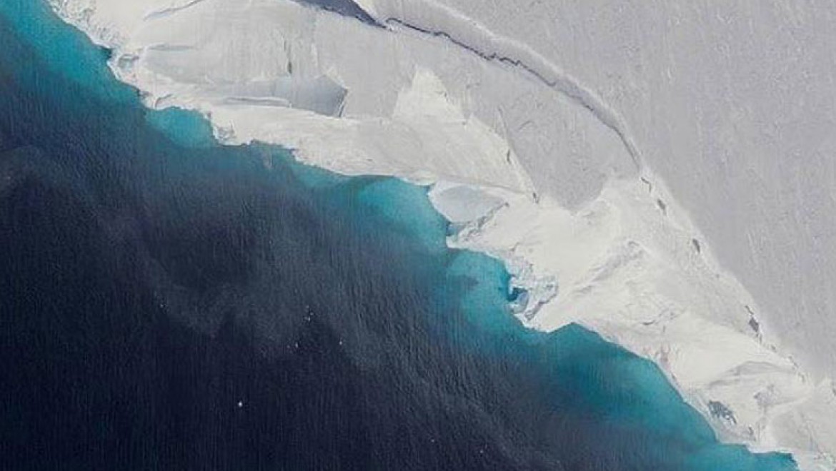 NASA Antarktika'da Devasa Çukur Keşfetti