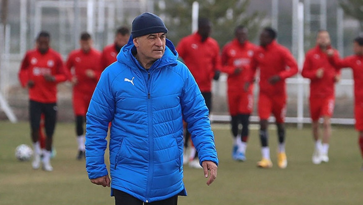 Sivasspor Teknik Direktörü Rıza Çalımbay, Beşiktaş maçında futbolcularına güveniyor