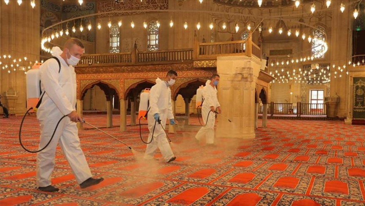 Edirne'de tarihi camiler cuma namazına hazırlanıyor