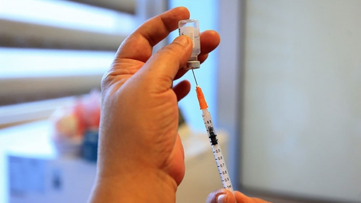 AB ilaç düzenleyicisi yeni Kovid-19 aşısının onay başvurusunu inceliyor