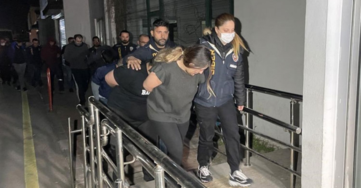 Adana'da köpek satışı ilanıyla 52 kişiyi dolandırdıkları öne sürülen 14 zanlı yakalandı