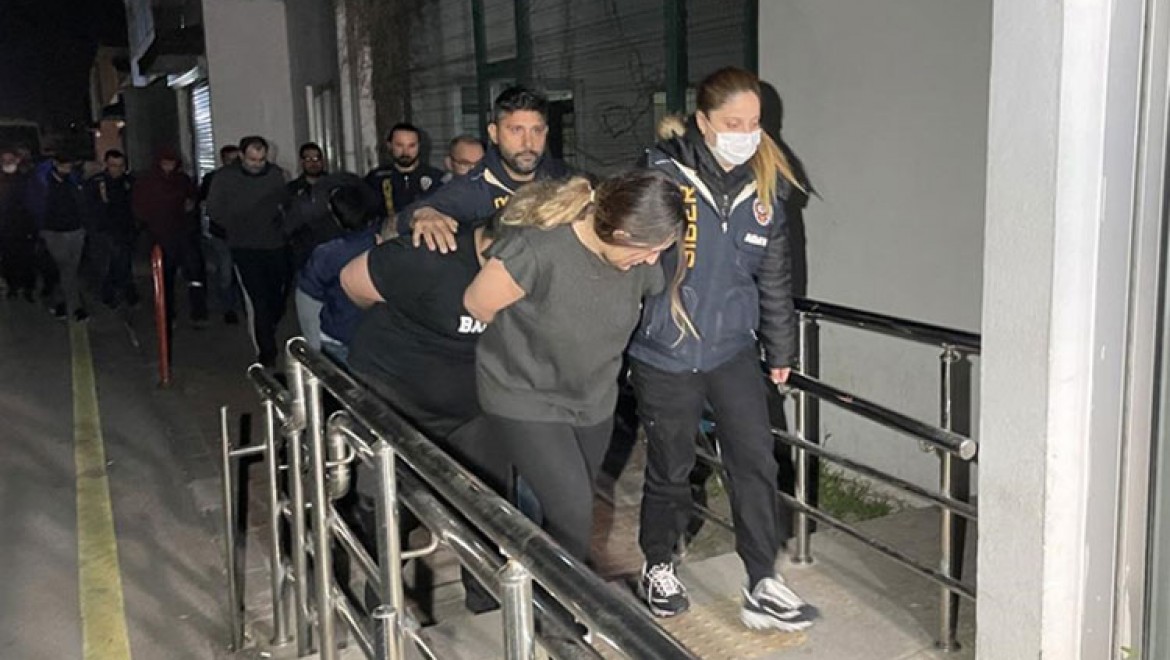 Adana'da köpek satışı ilanıyla 52 kişiyi dolandırdıkları öne sürülen 14 zanlı yakalandı