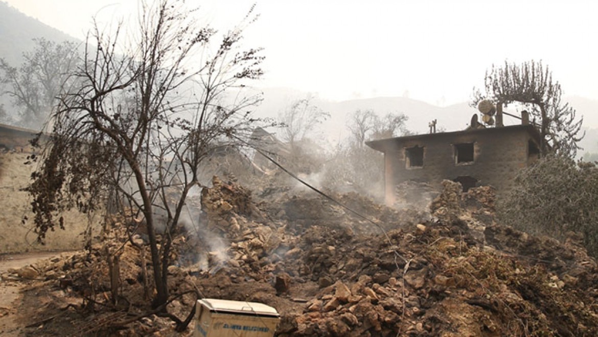 Alanya'daki orman yangınları kontrol altına alınmaya çalışılıyor