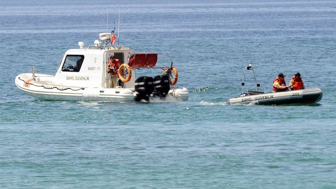 Hesap ödememek için denize atlayan kişiyi Sahil Güvenlik kurtardı