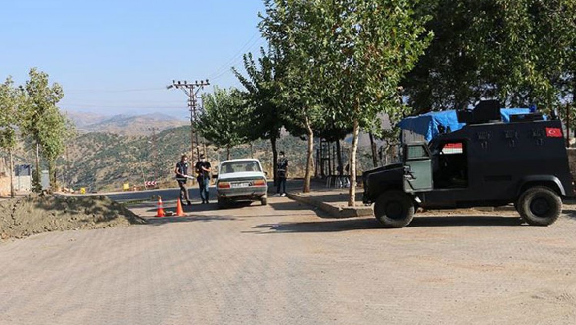Karantinaya alınan Şirvan ilçe merkezinde giriş ve çıkışlar kontrollü sağlanıyor