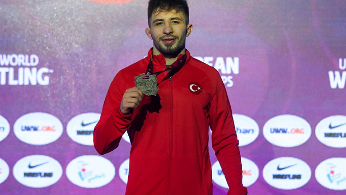 Milli güreşçi Süleyman Atlı Avrupa Güreş Şampiyonası'nda altın madalya kazandı