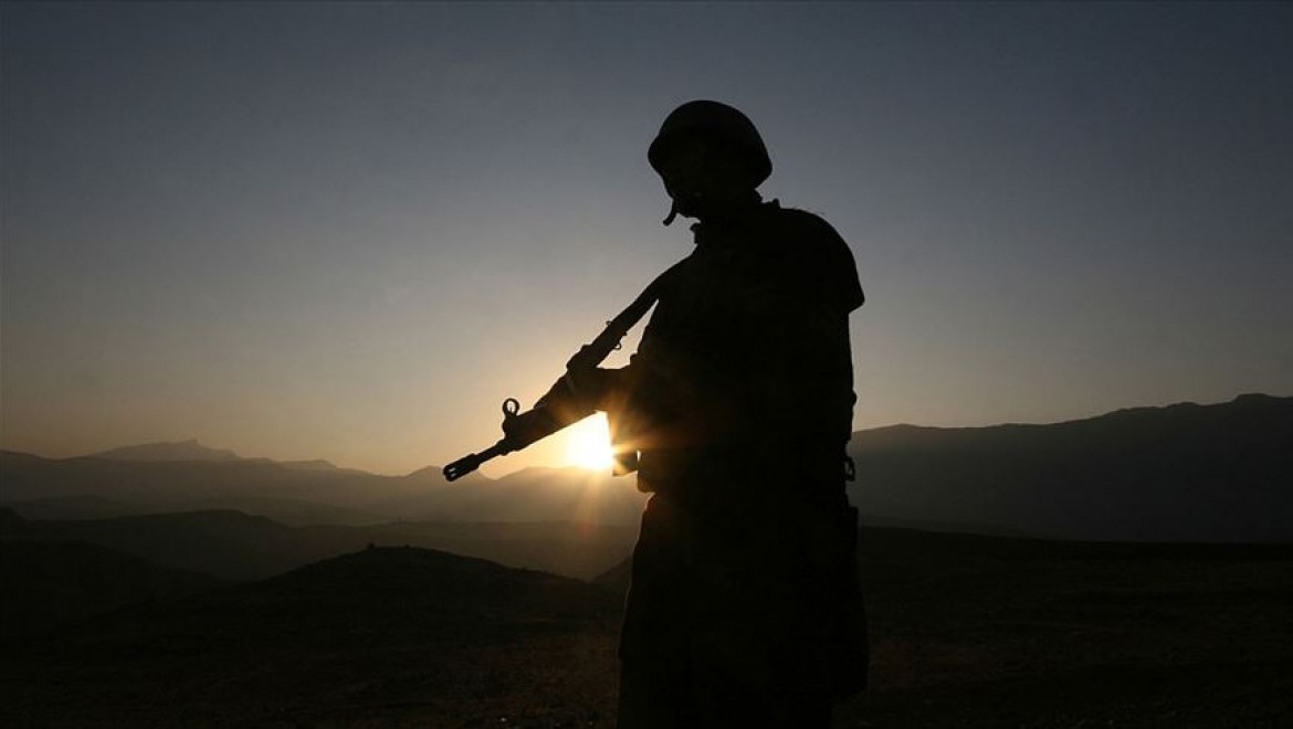 "Irak'ın kuzeyinden kaçan PKK'lı 5 terörist güvenlik güçlerine teslim oldu"