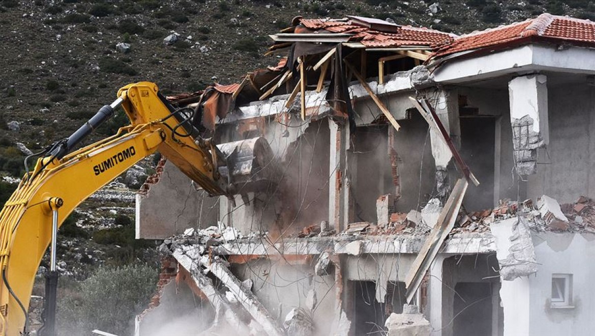 İzmir'de imara aykırı yapılar için yıkım talimatı