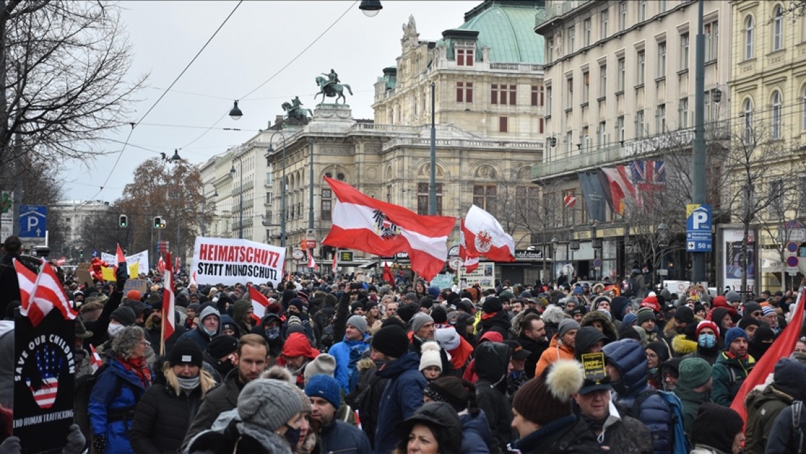 Avusturya'da binlerce gösterici Kovid-19 önlemlerini protesto etti