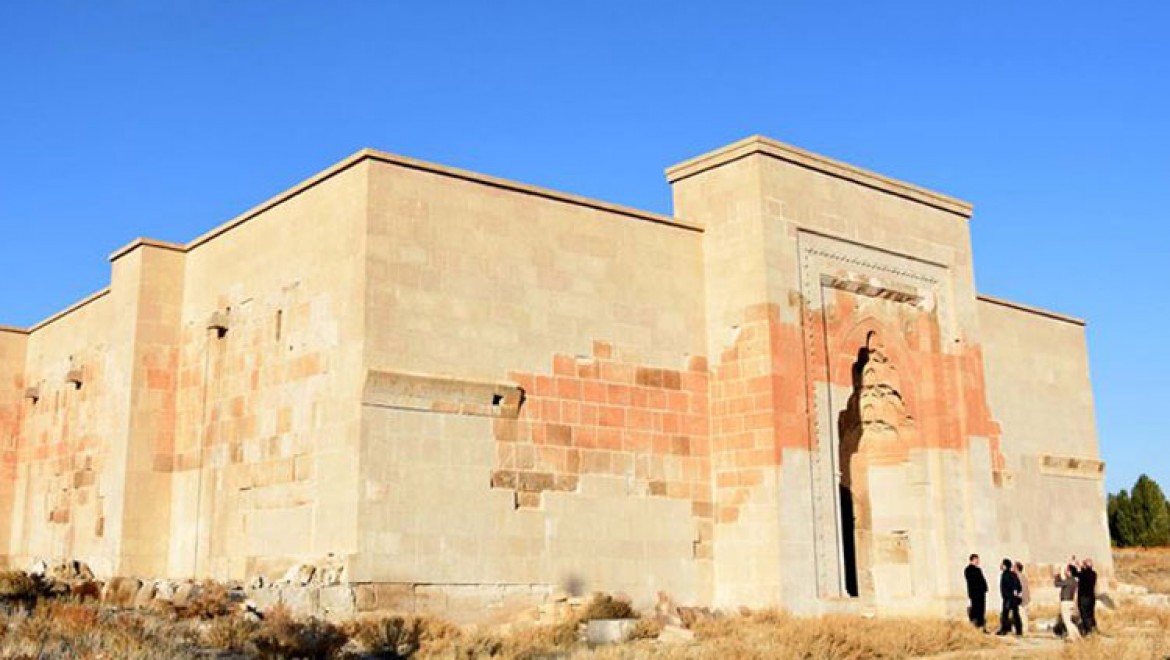 Aksaray'daki 9 asırlık Selçuklu kervansarayı restore ediliyor