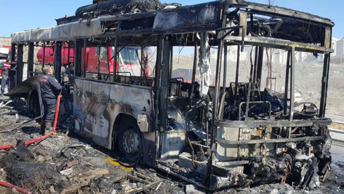 Başkentte Seyir Halindeki Belediye Otobüsünde Yangın