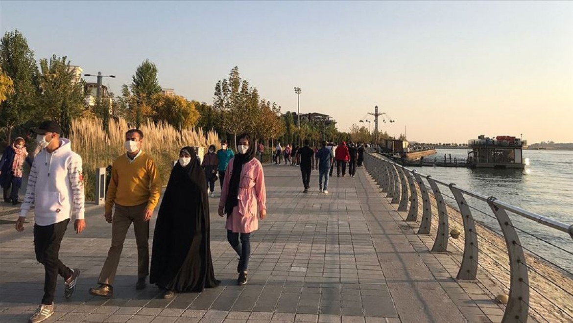İran'da 25 eyalet merkezinde Kovid-19 kısıtlamaları