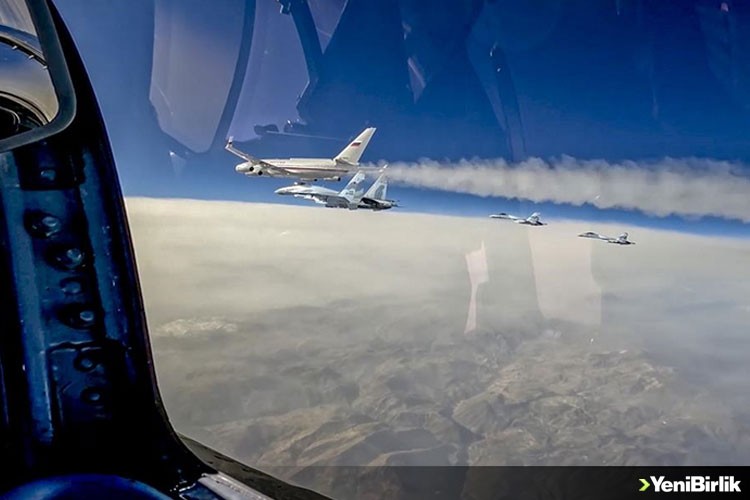 Putin'e BAE'ye seyahat ederken silahlı 4 Rus Su-35 savaş uçağı eşlik etti