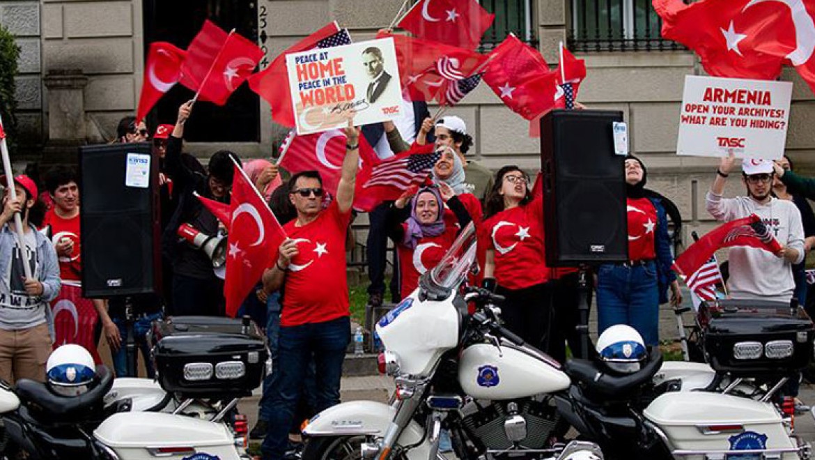 Washington'da yaşayan Türklerden protesto