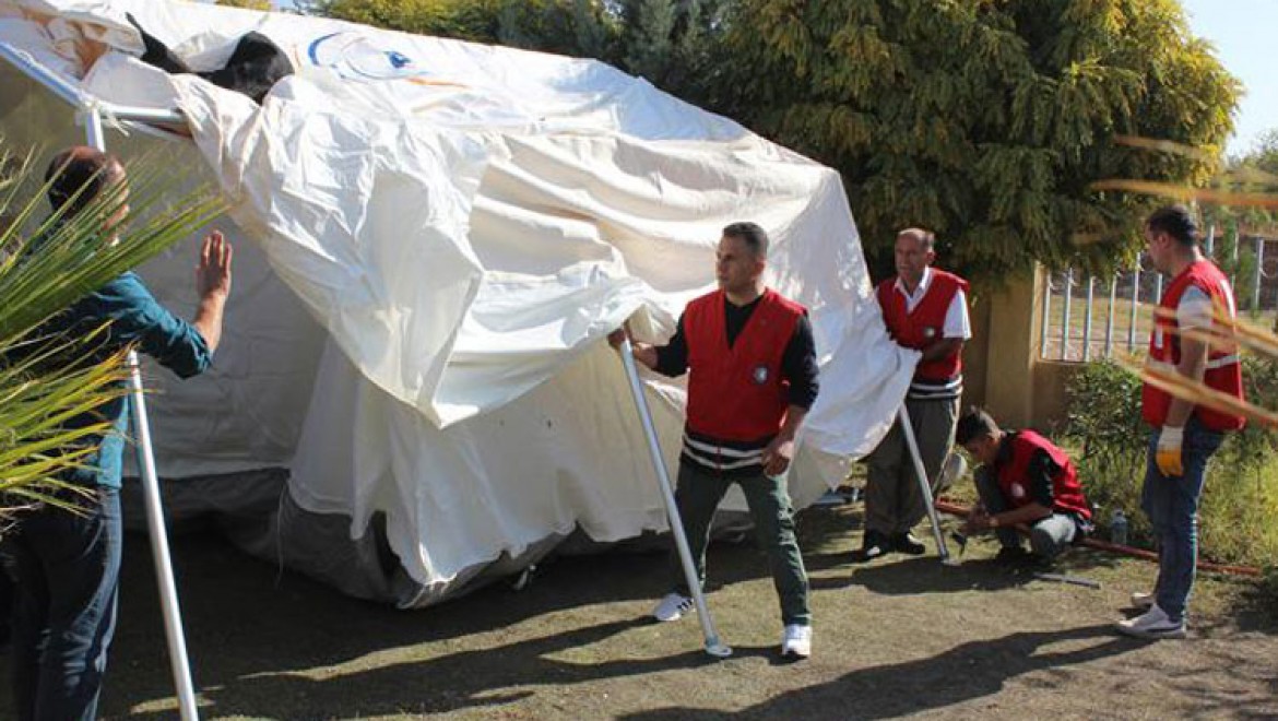 Türk Kızılayı'ndan Süleymaniye'deki depremzelere çadır yardımı