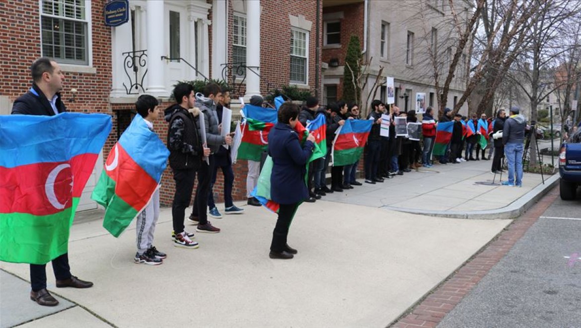 Ermenistan'ın Washington Büyükelçiliği önünde Hocalı Katliamı protesto edildi