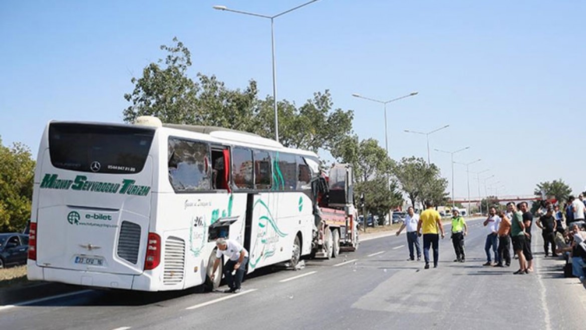 Eskişehir'de meydana gelen zincirleme trafik kazasında 14 kişi yaralandı