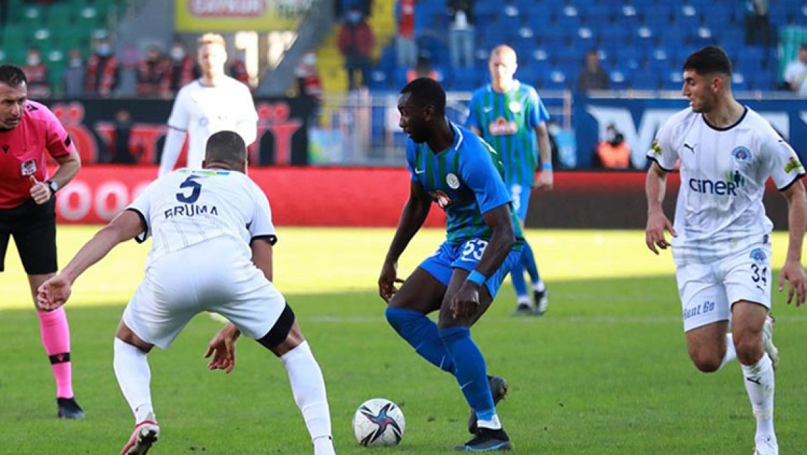Çaykur Rizespor-Kasımpaşa'yı 2-1 mağlup etti