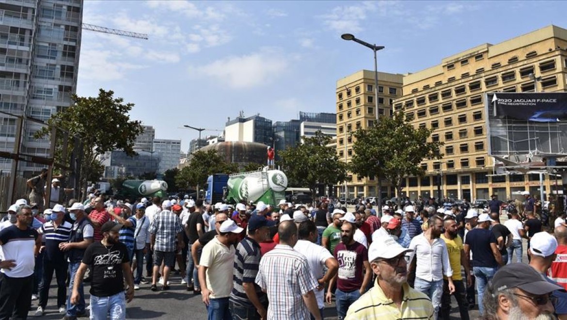 Lübnan'da 'işsizlik ve elektrik kesintileri' protesto edildi