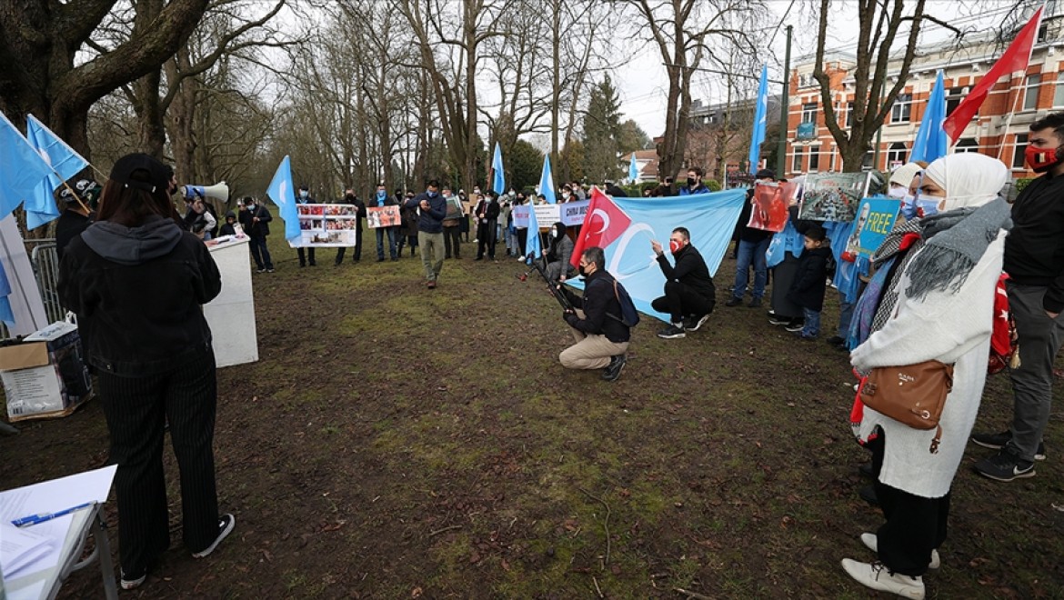 Çin'in Brüksel Büyükelçiliği önünde Uygur protestosu