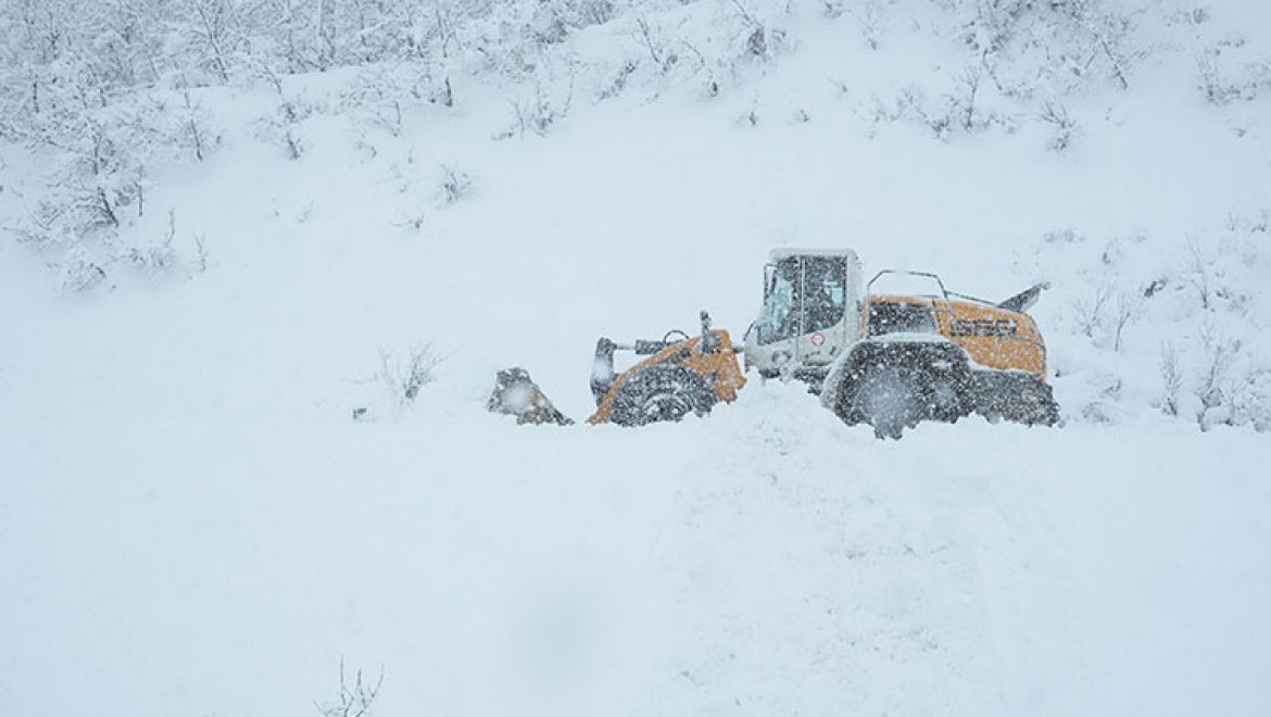 Muş'ta ekipler karla mücadele çalışmalarını sürdürüyor