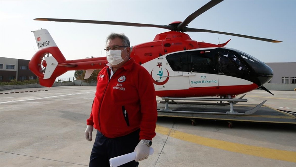 Uçmayı seven 30 yıllık hekim helikopter ambulansındaki görevinden kopamıyor