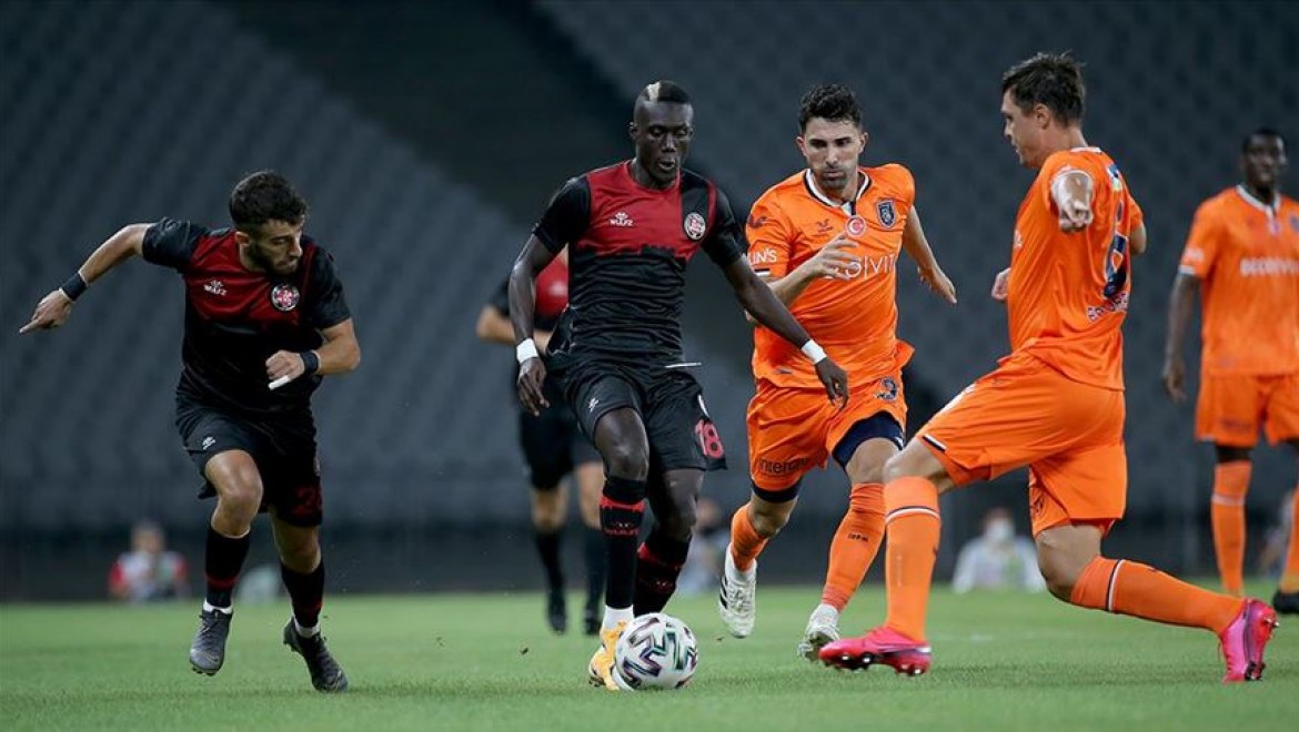 Medipol Başakşehir'i 2 golle geçen Fatih Karagümrük maç fazlasıyla lider
