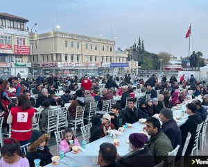 Kilis'te bin depremzedeye iftar verildi