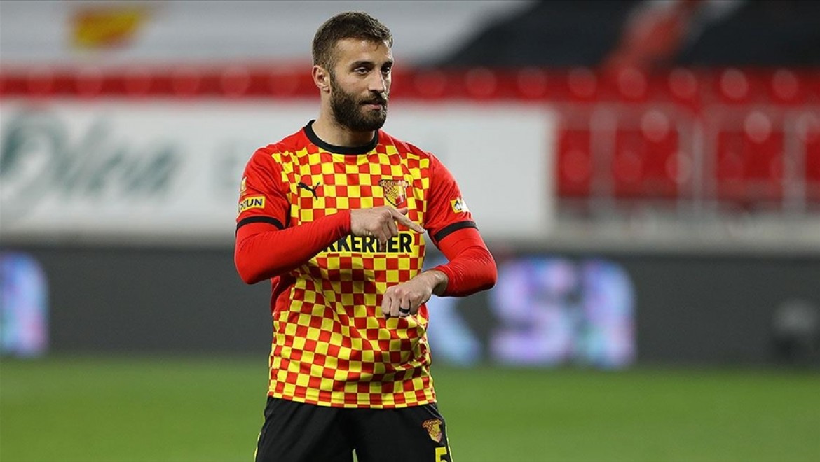 Göztepeli futbolcu Alpaslan Öztürk Kovid-19 testinin pozitif çıktığını açıkladı