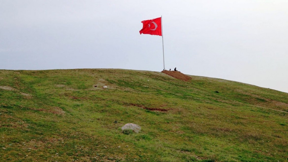 Akçakale'ye Dev Türk Bayrağı Dikildi