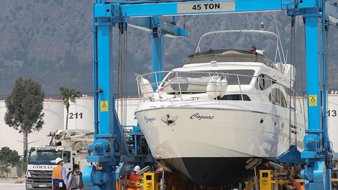 Antalya'da 560 tonluk vinç yatırımı, lüks yat siparişlerini hareketlendirdi