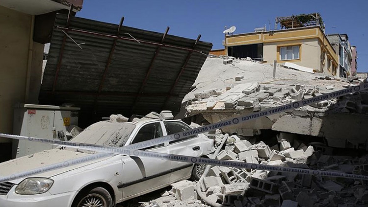 Gaziantep'te 5 katlı boş bina çöktü