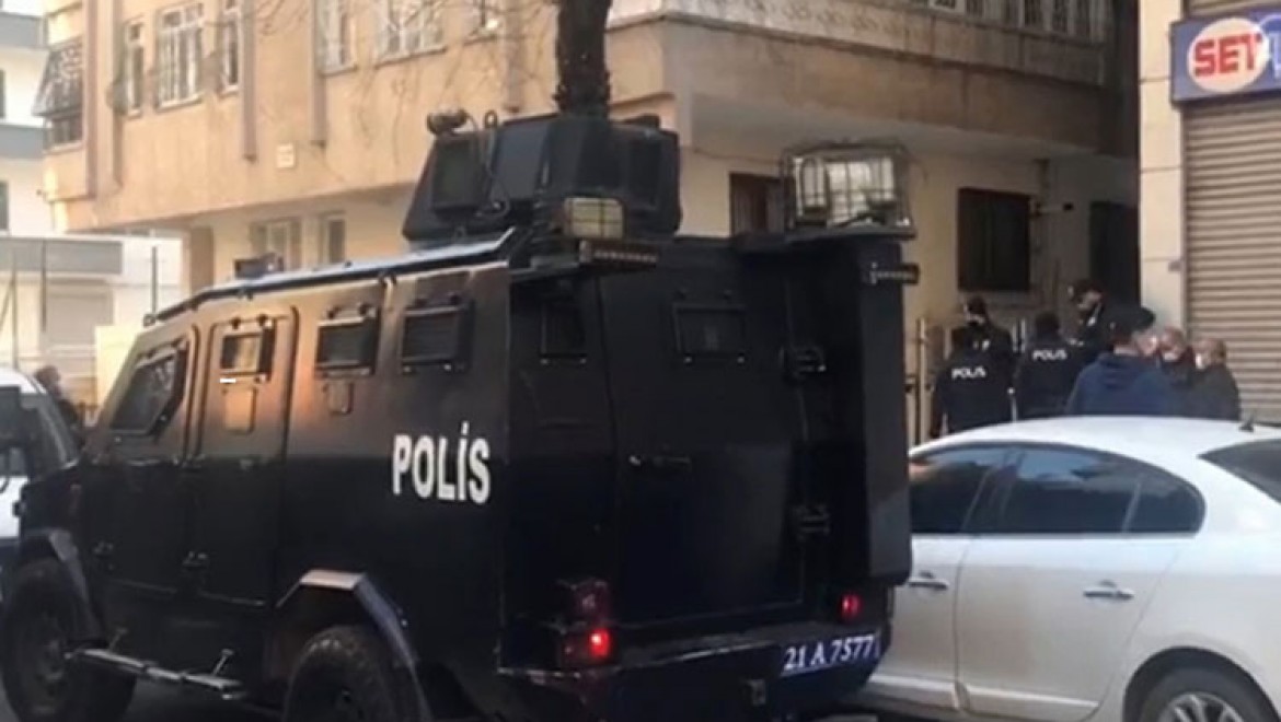 Diyarbakır'da bir evde 3 kişinin cesedi bulundu
