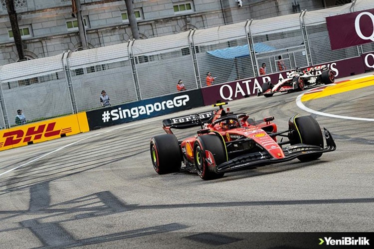 F1 Singapur Grand Prix'sini Carlos Sainz kazandı