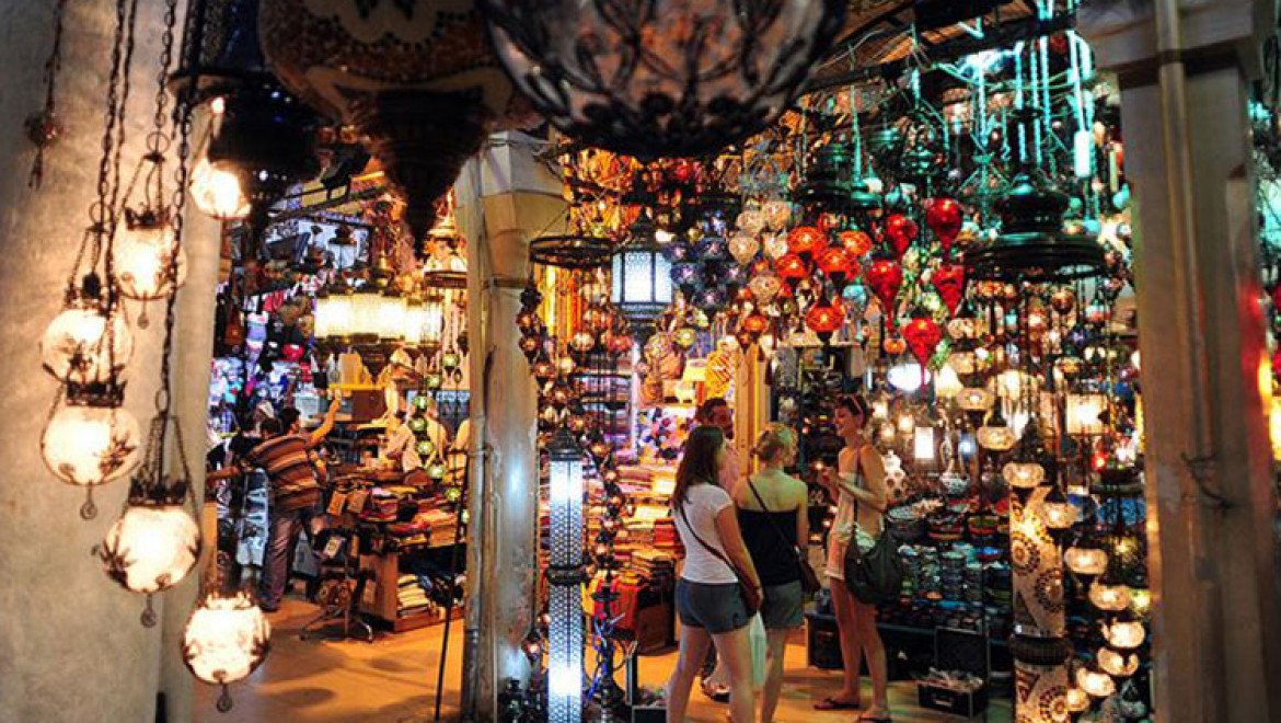Yabancılar Türkiye'de alışverişe doymuyor