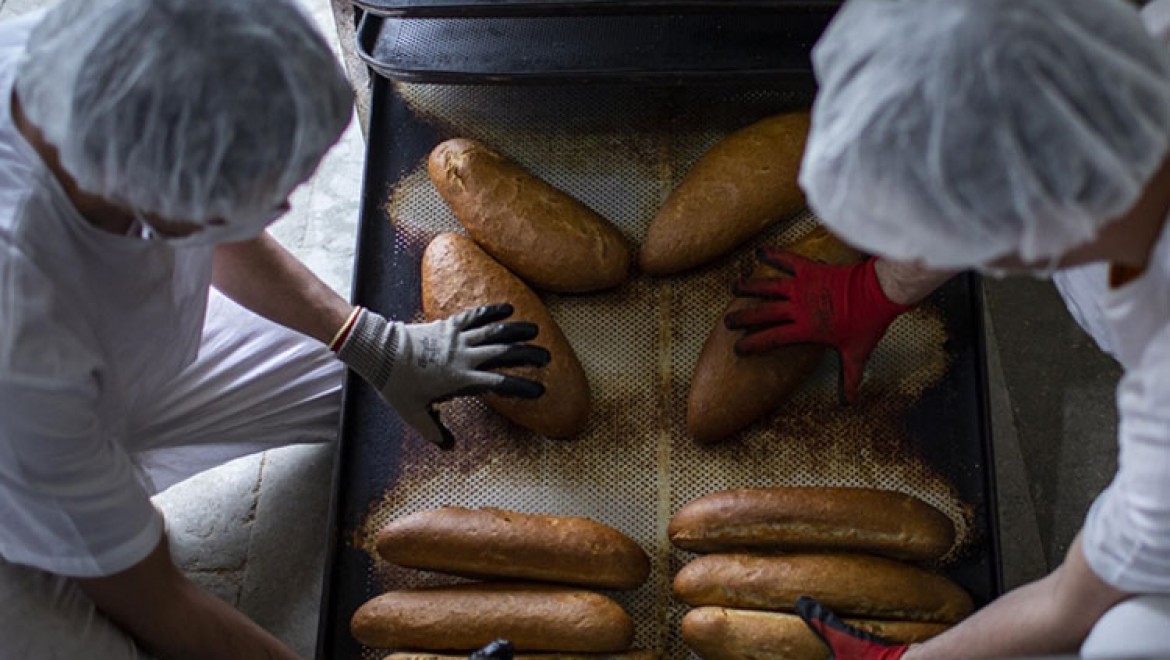 Ankara Valiliği ekmeğe yapılan zammı iptal etti