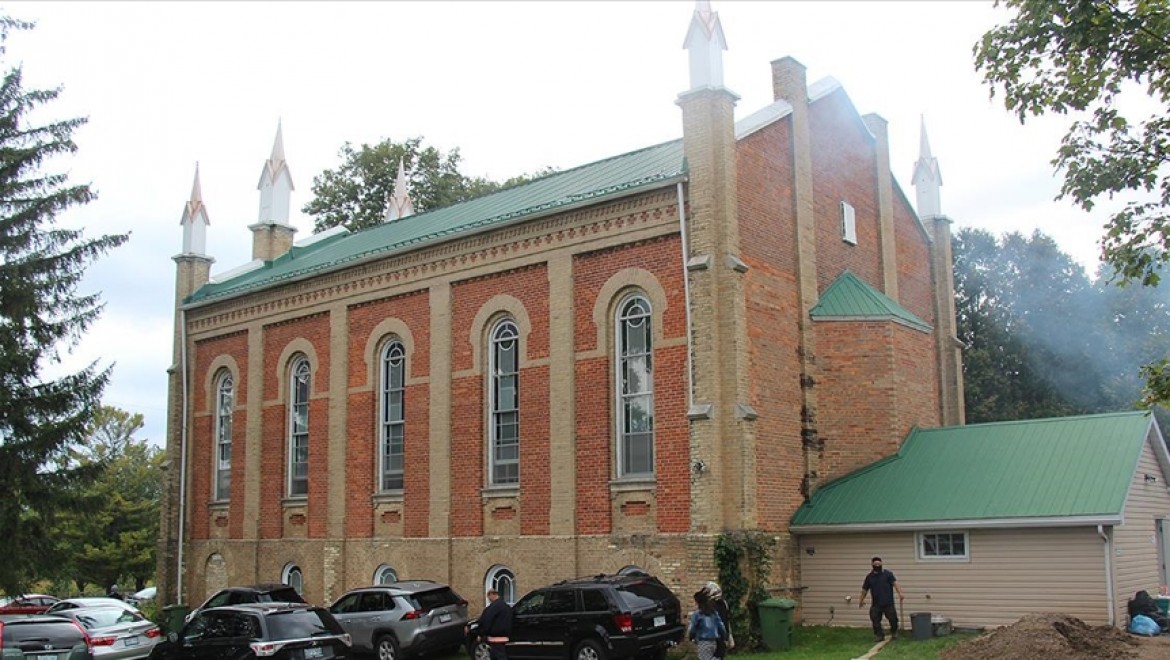 Kanada'daki Uygur Türkleri 148 yıllık kiliseyi camiye çevirdi