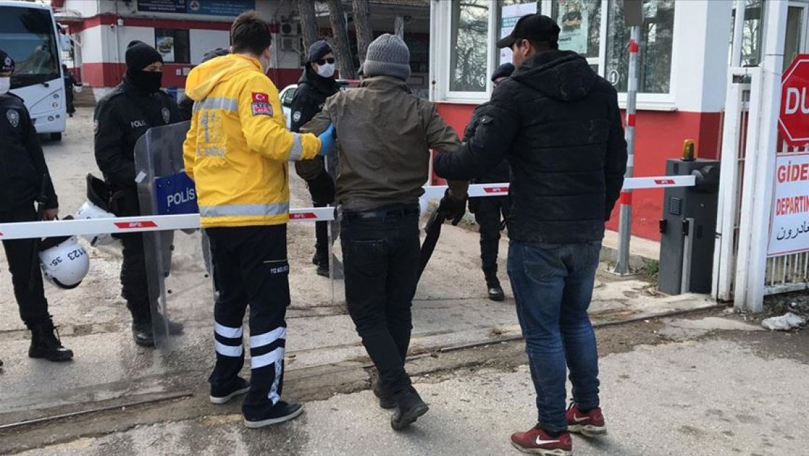 Yunan sınırındaki müdahalede yaralanan göçmenler hastaneye kaldırıldı
