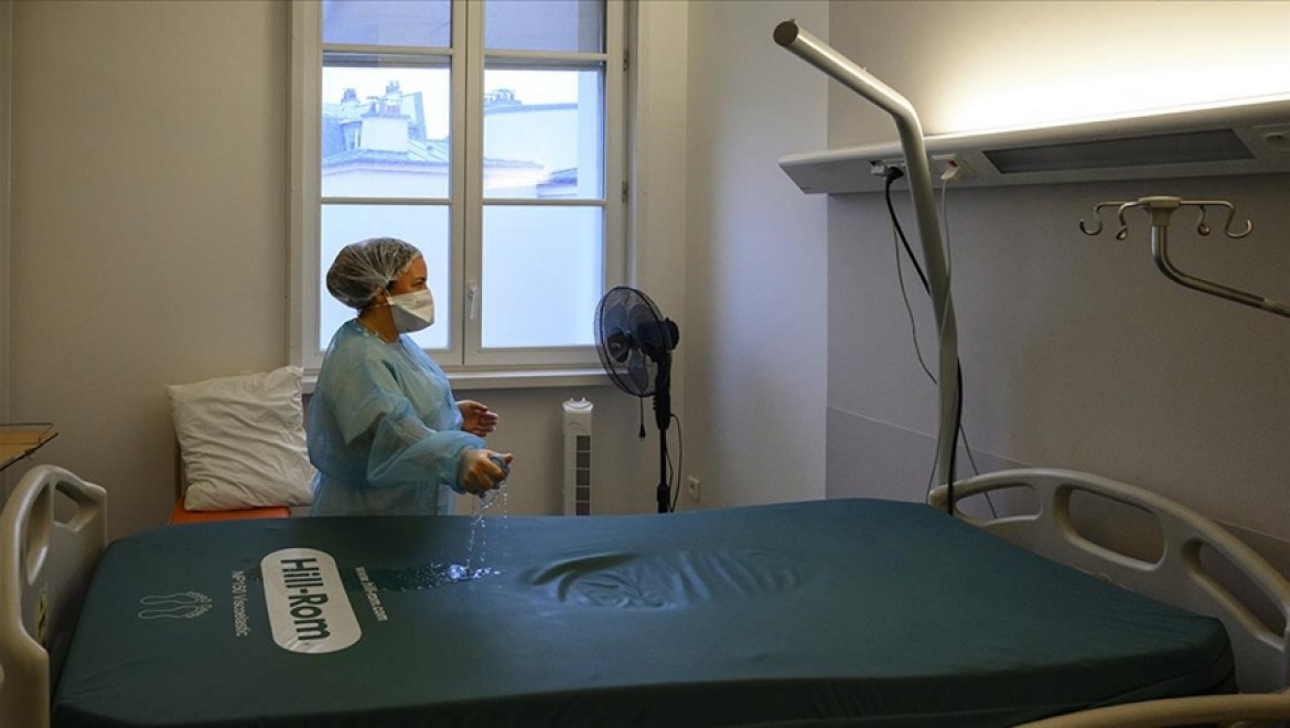 Fransa'da Kovid-19'dan son 24 saatte hastanelerde 409 kişi öldü