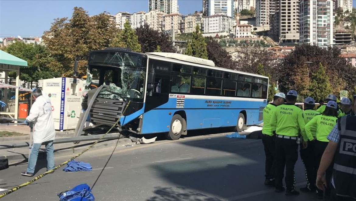 Ankara'da halk otobüsü yayalara çarptı: 3 ölü