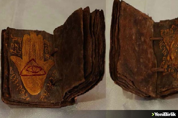 Ardahan'da altın varaklı, eski el yazması Tevrat ele geçirildi