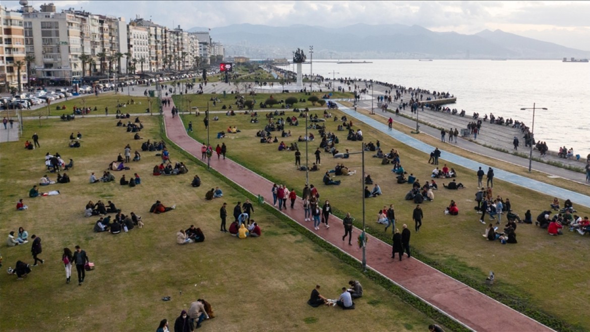 İzmir'de Kovid-19 ile mücadelede yeni kararlar alındı