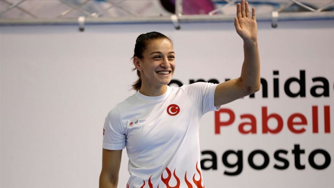 Buse Naz Çakıroğlu Kadınlar Dünya Boks Şampiyonası'nda finale yükseldi