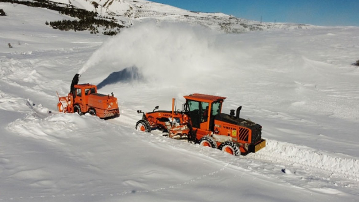 Sivas'ta kar nedeniyle 731 köy yolunda ulaşım sağlanamıyor